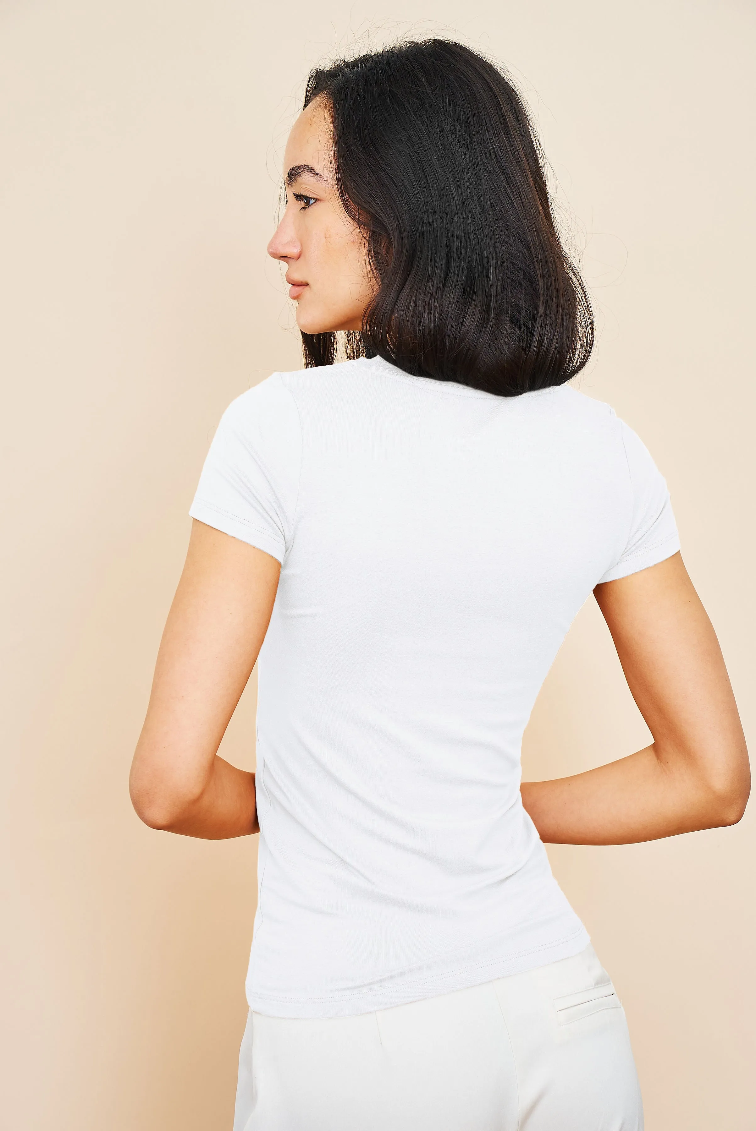 Majestic Short Sleeve V-Neck Tee in Blanc